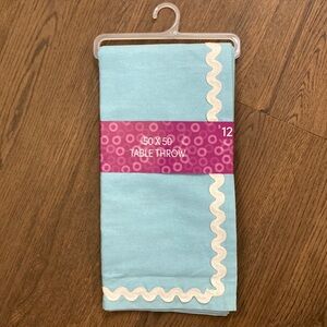 🎉10 for $10🎉Table Throw    Size 50x50